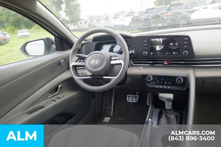 Used 2025 White Hyundai SEL Sport image 20