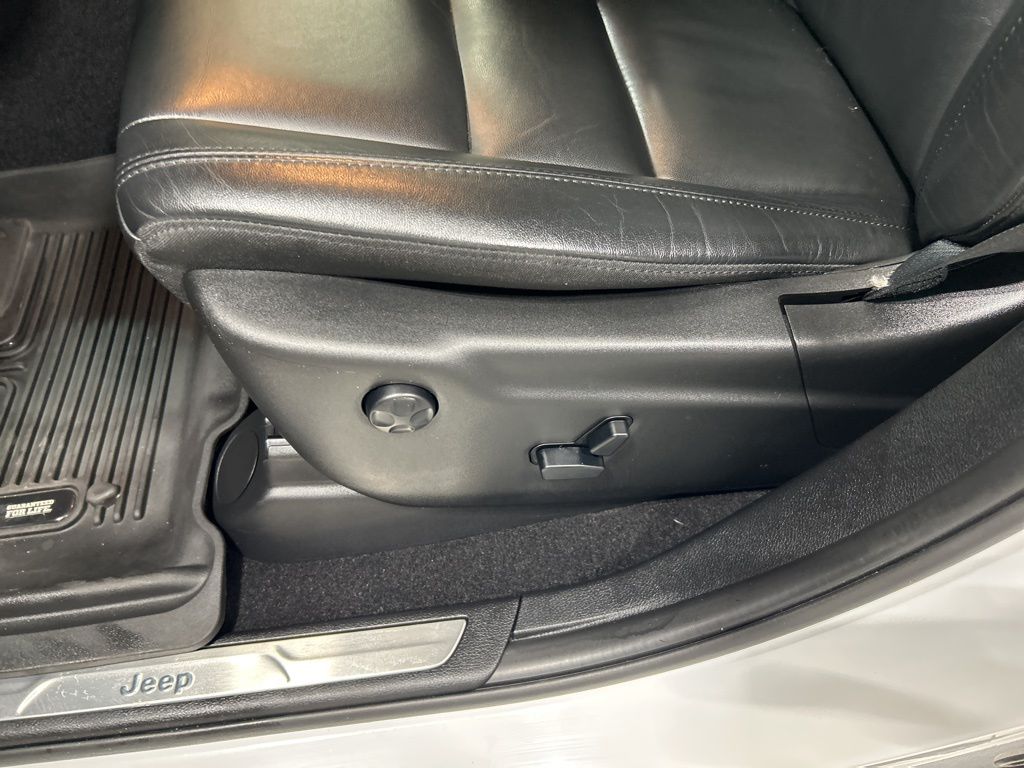 used 2021 Jeep Grand Cherokee car, priced at $29,411