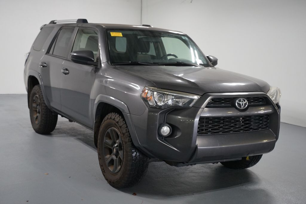Thumbnail: 2019 Toyota 4Runner - 3