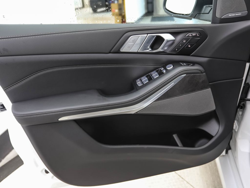 2026 BMW X7 xDrive40i 9