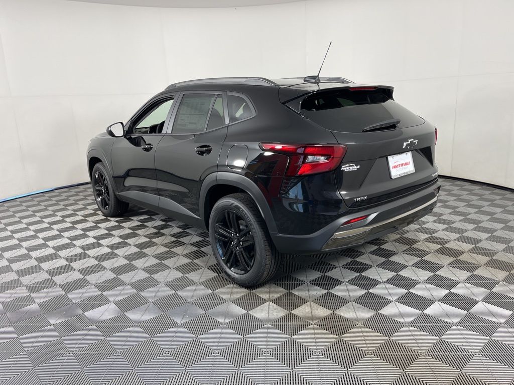 Thumbnail: 2025 Chevrolet Trax - 3