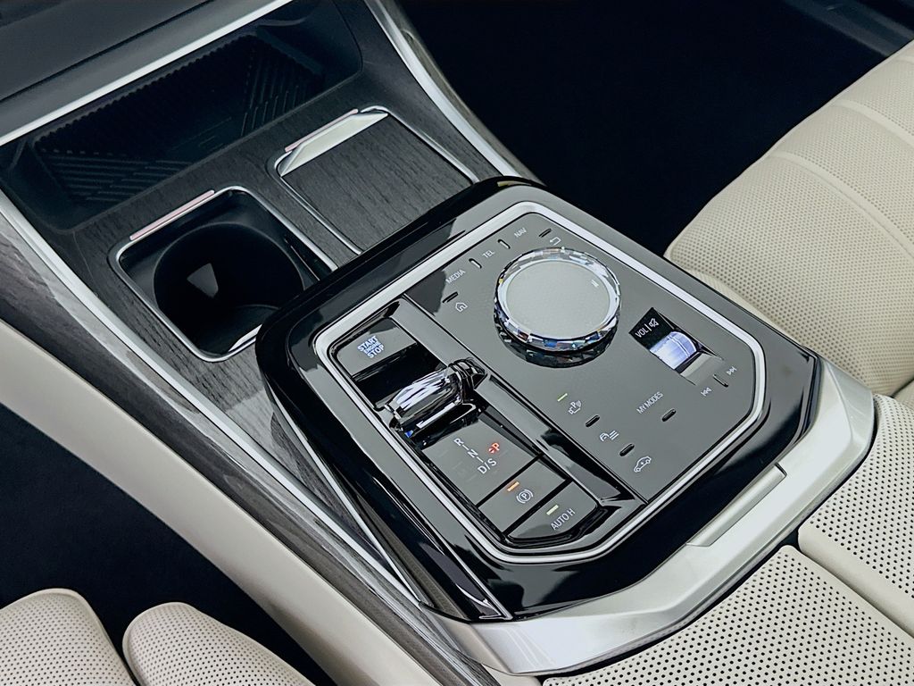 Thumbnail: 2026 BMW 7 Series - 15