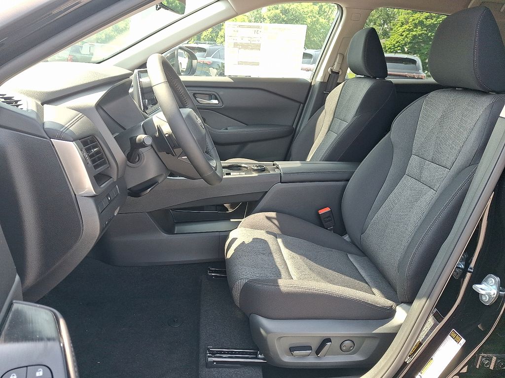 2026 Nissan Rogue — photo 9