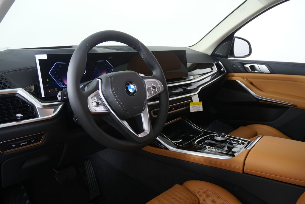Thumbnail: 2026 BMW X7 - 13