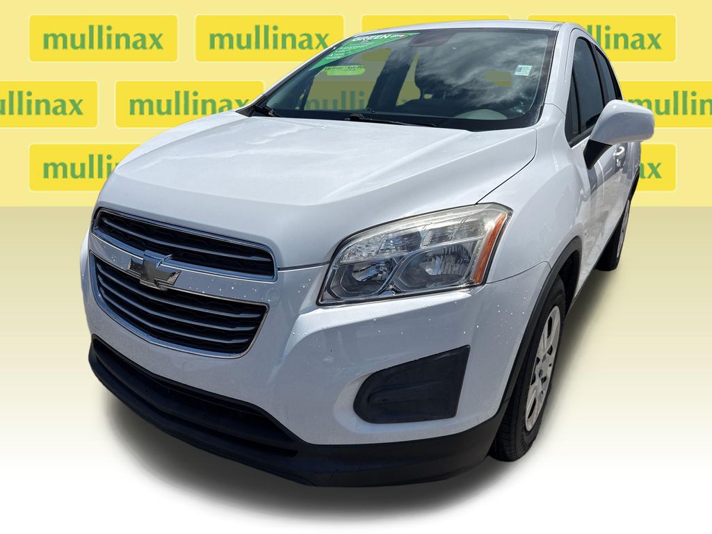 Used 2016 White Chevrolet LS image 9