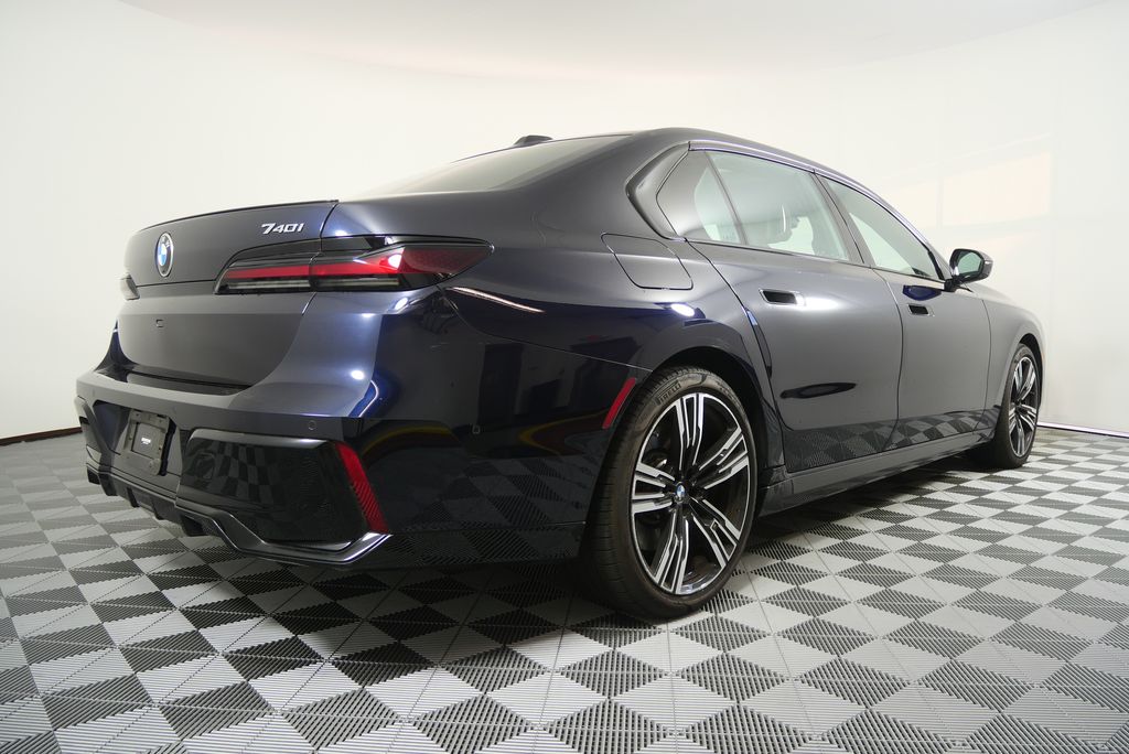 Thumbnail: 2023 BMW 7 Series - 3