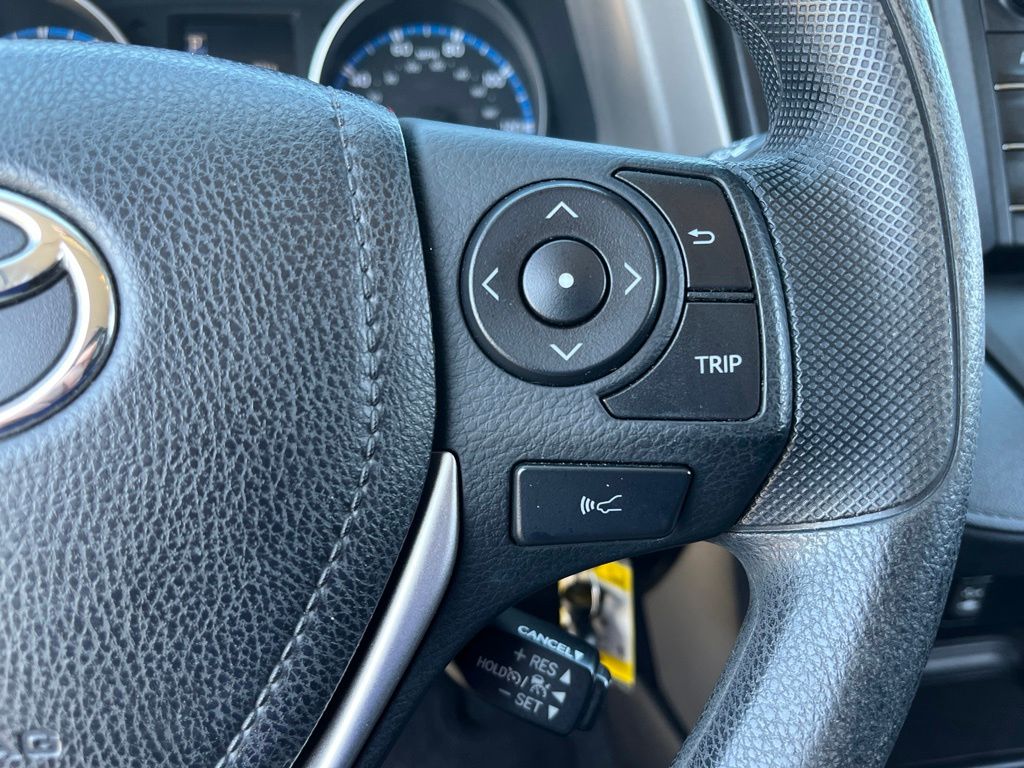 Thumbnail: 2018 Toyota RAV4 - 20