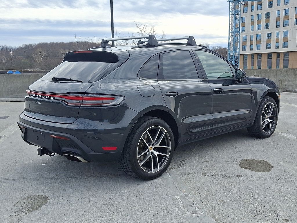 Thumbnail: 2025 Porsche Macan - 8