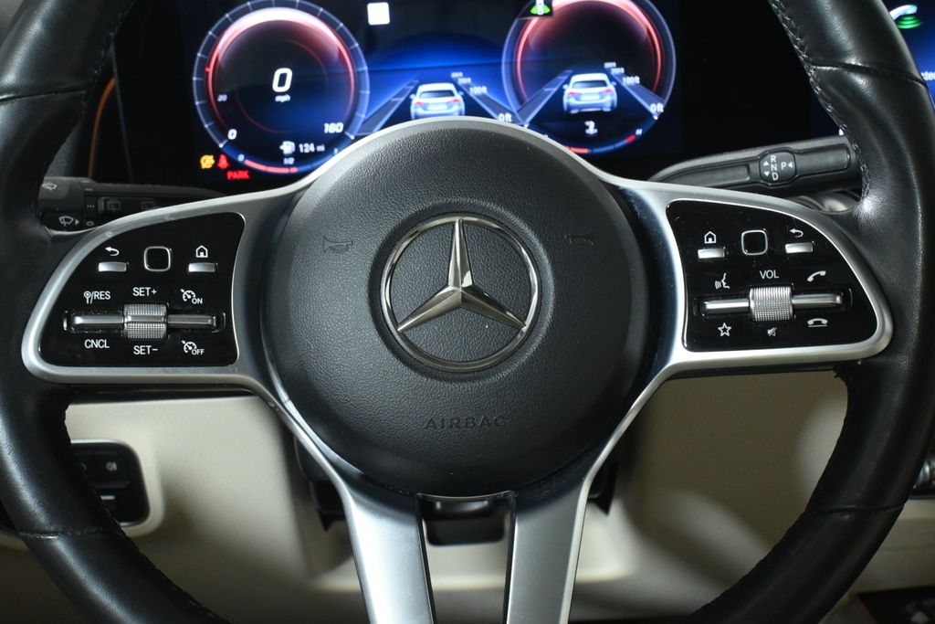 Thumbnail: 2022 Mercedes-Benz GLB - 19