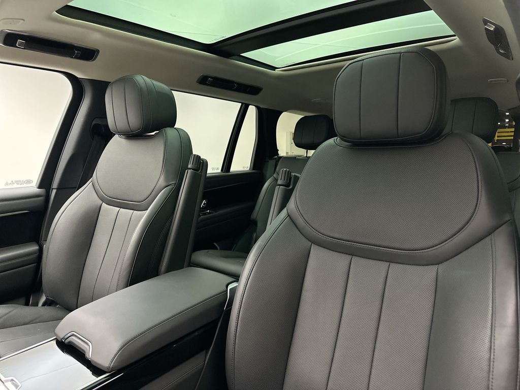 2023 Land Rover Range Rover SE 10