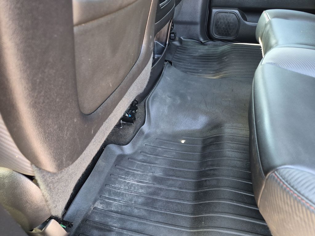 Used 2015 Black GMC SLT image 39