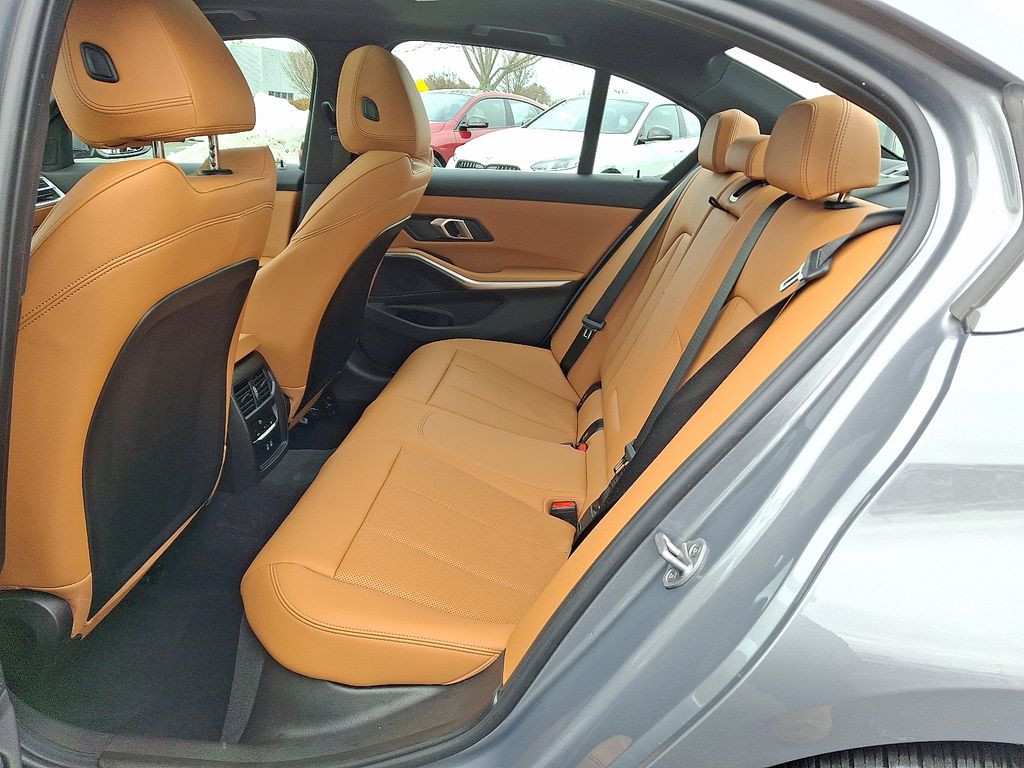 Thumbnail: 2025 BMW 3 Series - 10