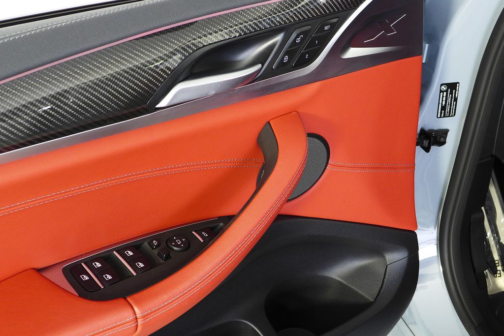 Thumbnail: 2025 BMW X4 - 13