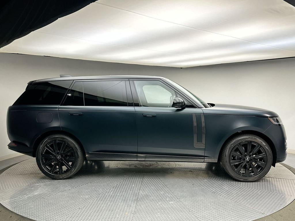 2025 Land Rover Range Rover SE 4