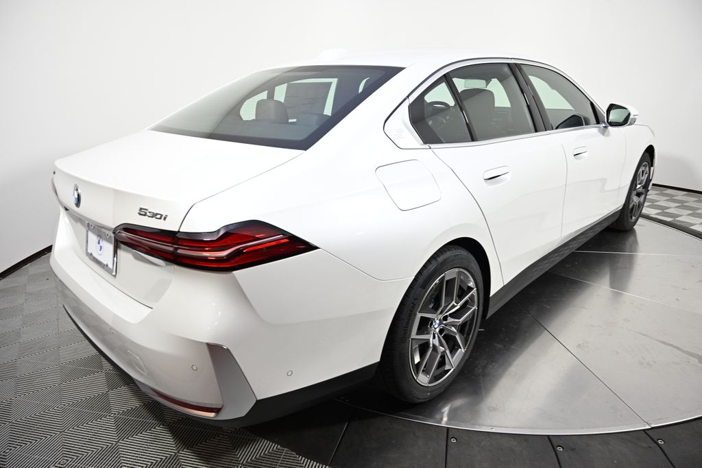 Thumbnail: 2026 BMW 5 Series - 5