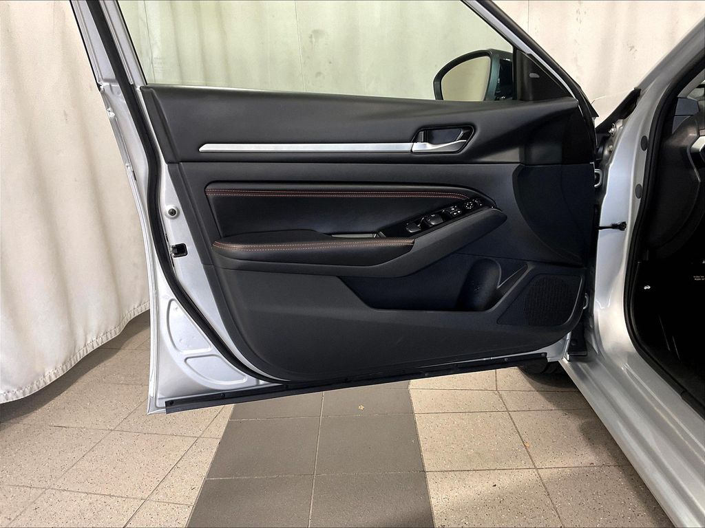 2023 Nissan Altima — photo 9