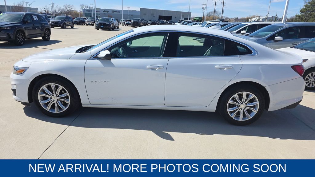 Used 2020 Chevrolet Malibu 1LT with VIN 1G1ZD5ST3LF019510 for sale in Kansas City