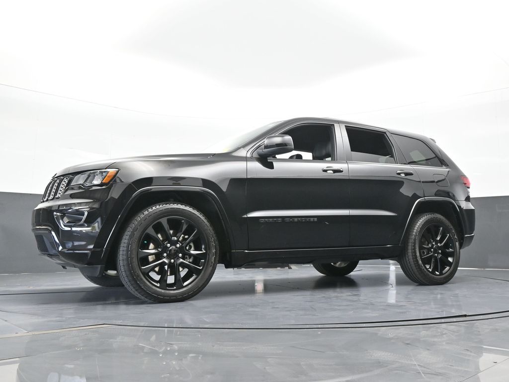 Used 2021 Diamond Black Crystal Pearlcoat Jeep Laredo X image 51