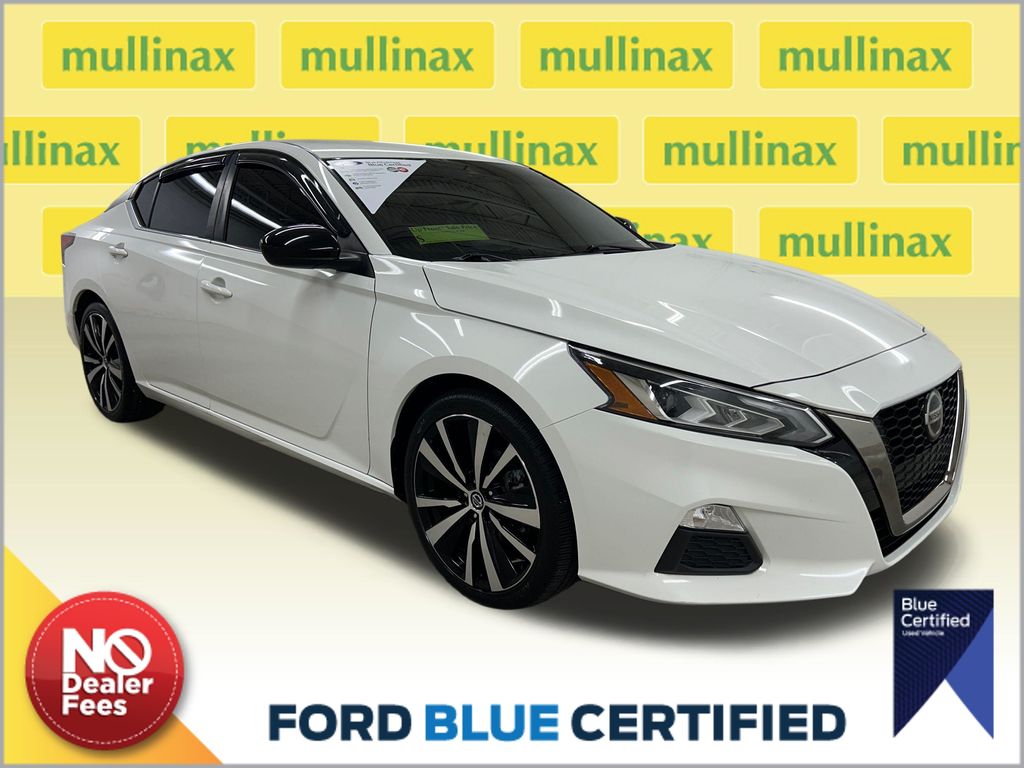 Glacier White 2022 Nissan Altima Sedan Front-Wheel Drive Continuously Variable Transmission