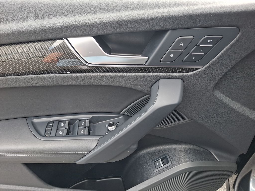 Thumbnail: 2024 Audi SQ5 - 12