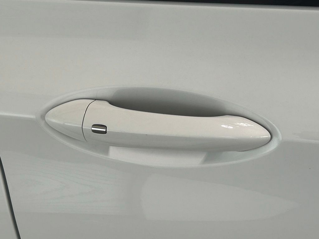 Used 2020 Summit White Chevrolet LT image 32