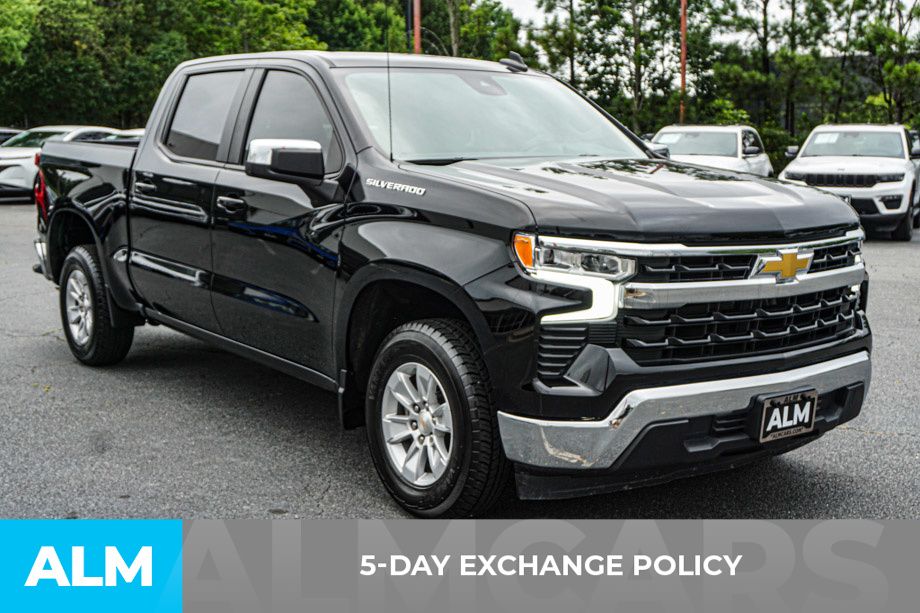 Used 2025 Black Chevrolet LT image 3