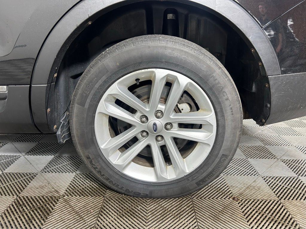 Used 2013 Black Ford XLT image 23