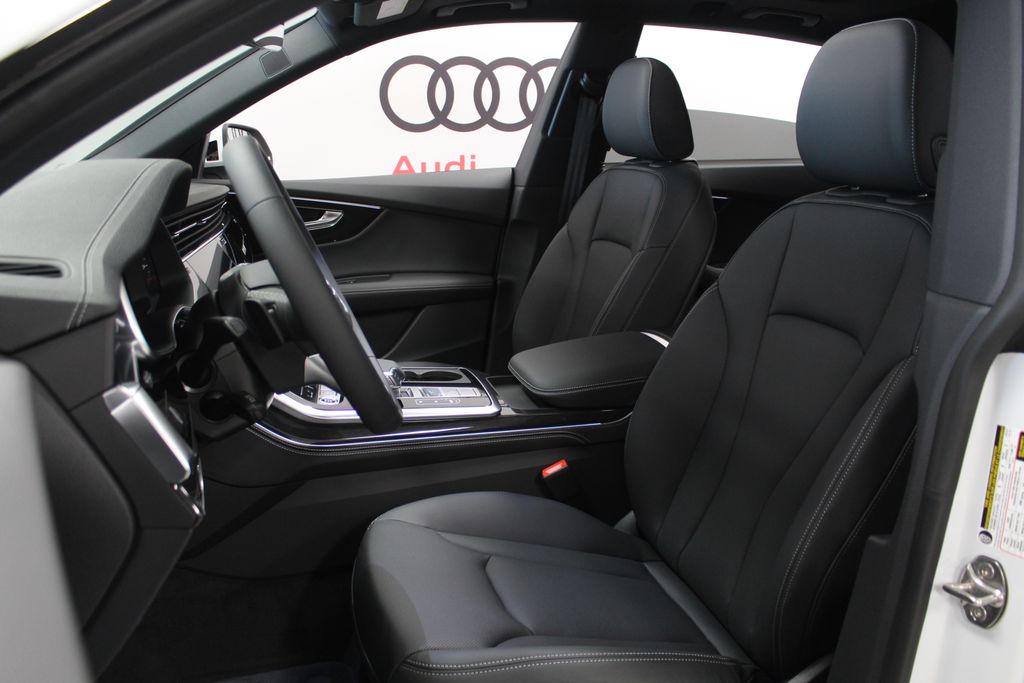 Thumbnail: 2026 Audi Q8 - 12