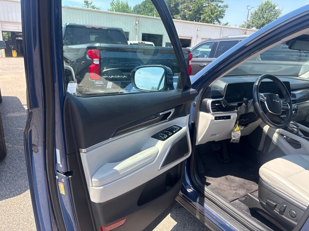 Certified Used 2024 Black Kia S image 19