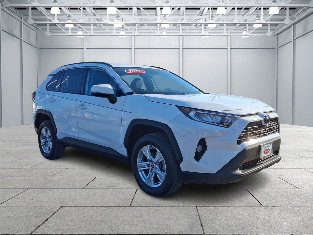 2021 Toyota RAV4 XLE 3