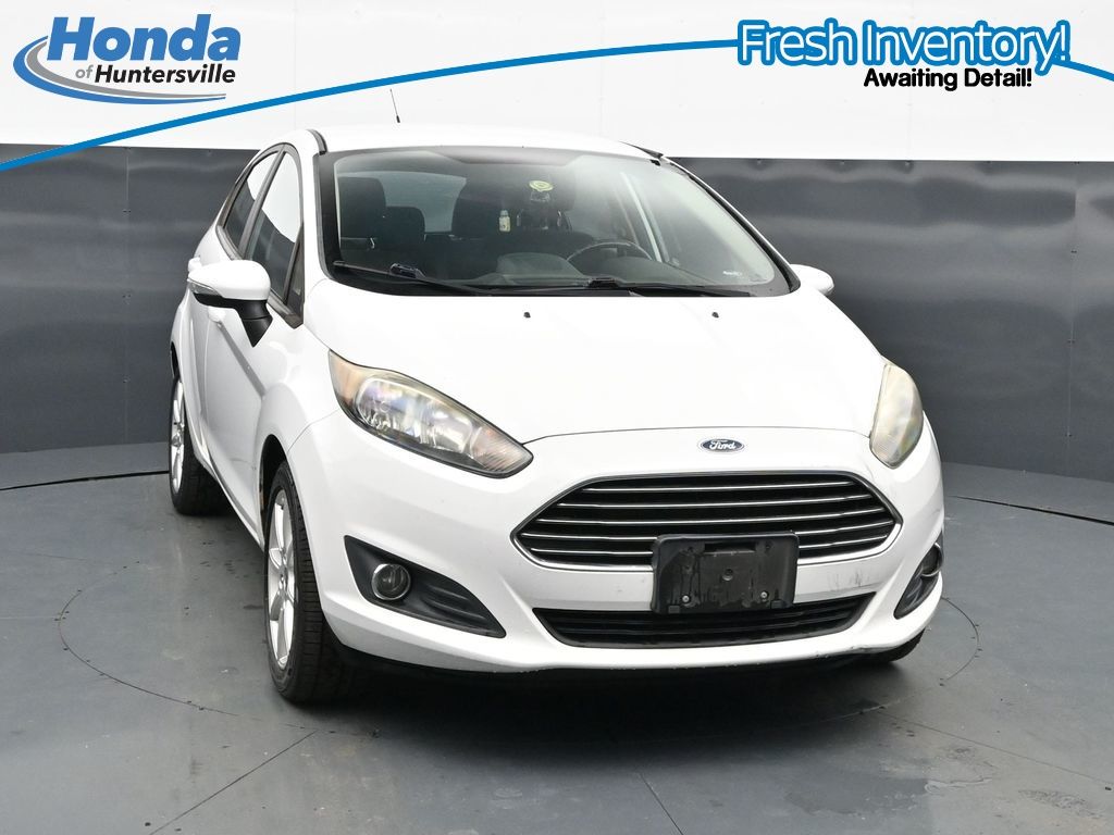 Oxford White 2016 Ford Fiesta Hatchback Front-Wheel Drive 6-Speed Automatic