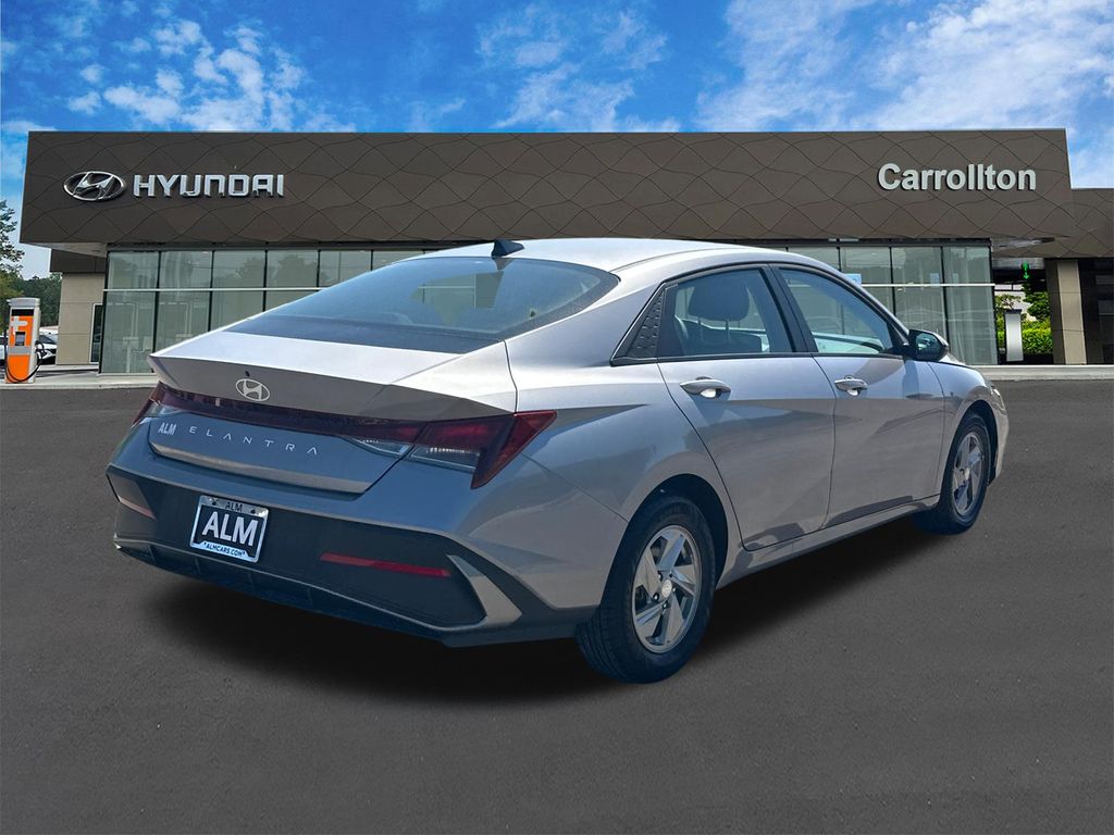 Used 2025 Silver Hyundai SE image 5