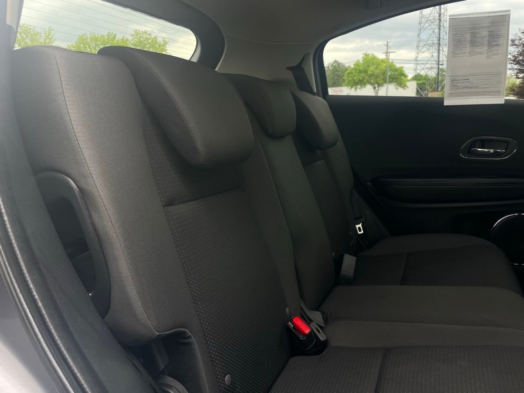 2022 Honda HR-V EX 32