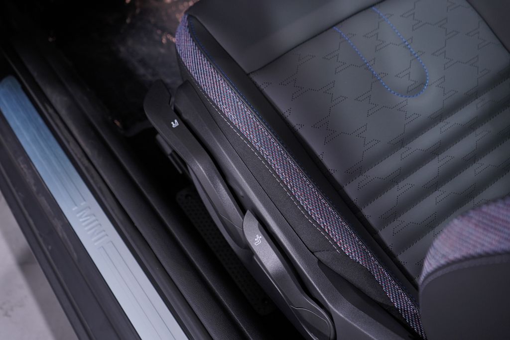 Thumbnail: 2026 MINI Cooper - 14