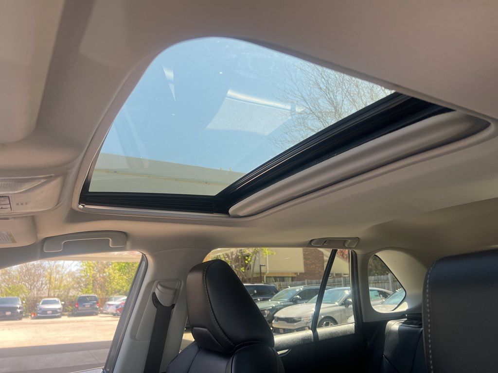 2022 Toyota RAV4 XLE Premium photo