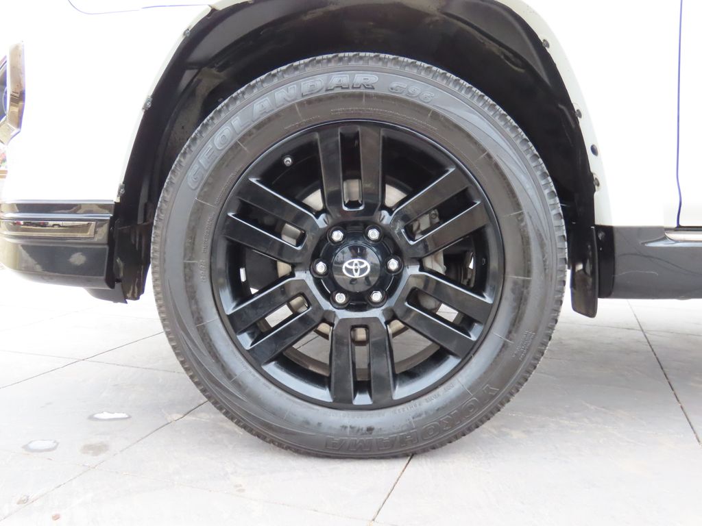 2019 Toyota 4Runner Limited 32