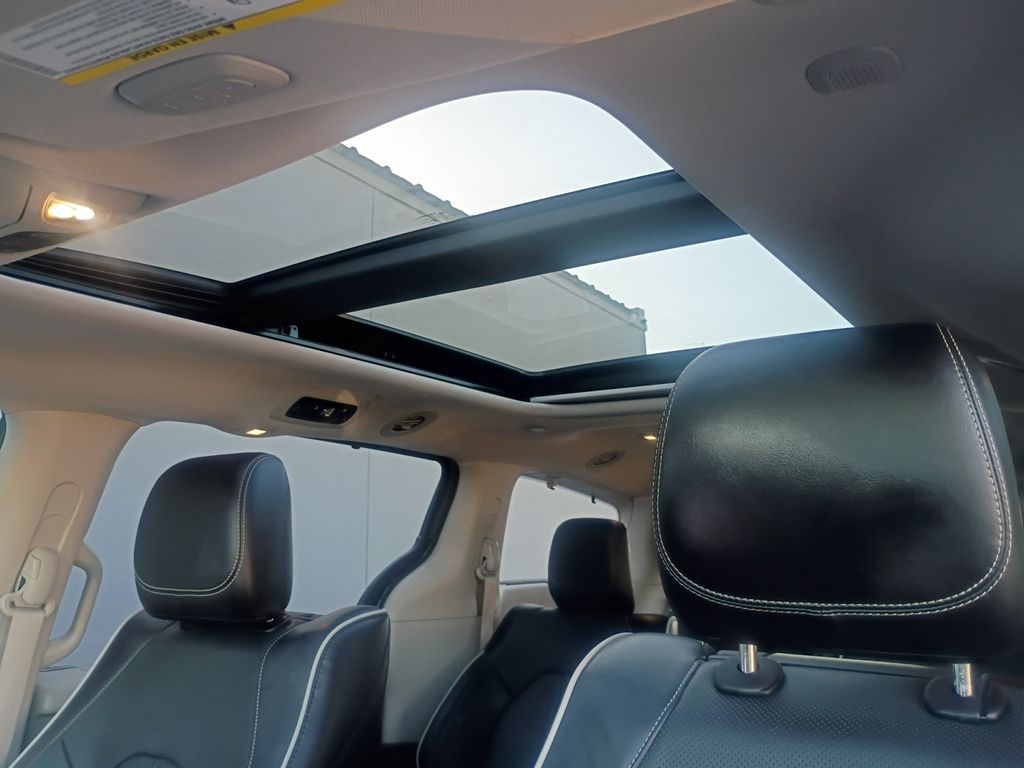 Used Car 2022 Chrysler Pacifica Hybrid  Limited For Sale Under $30,000 In Austin, Texas