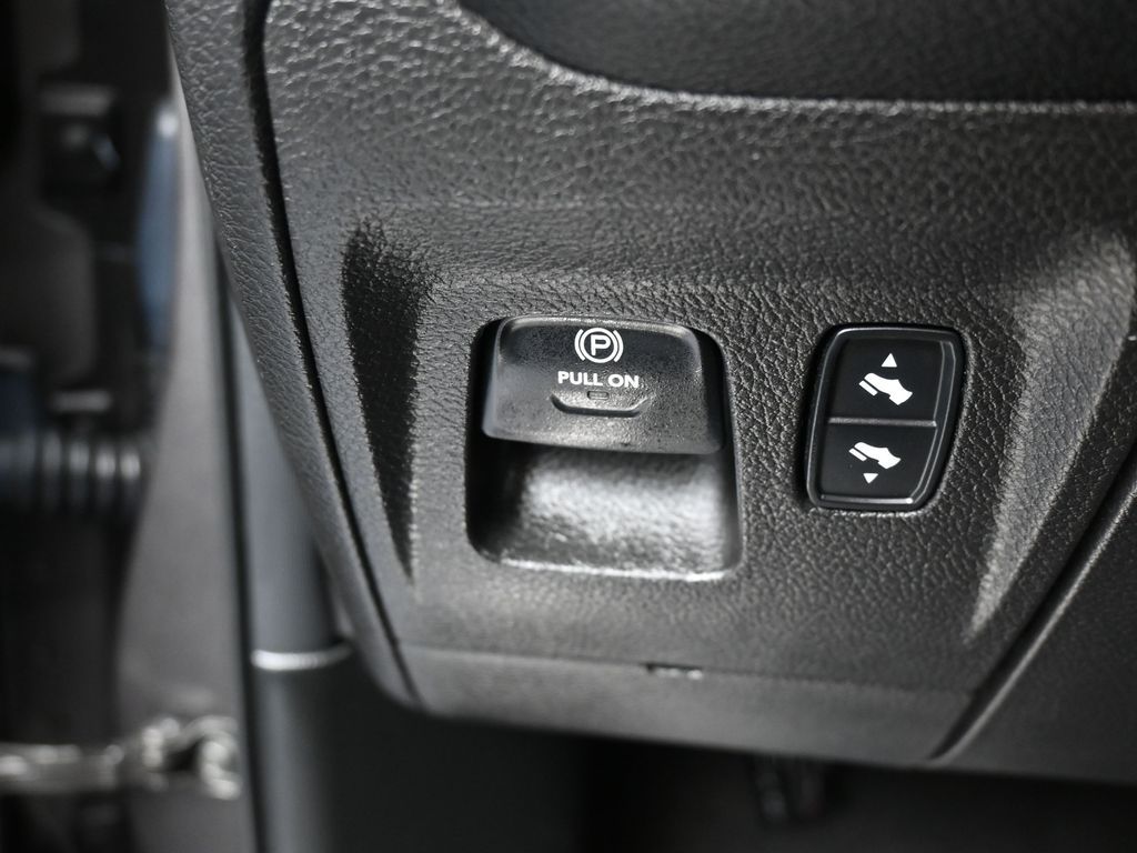 Used 2020 Granite Crystal Metallic Clearcoat Ram Laramie image 35