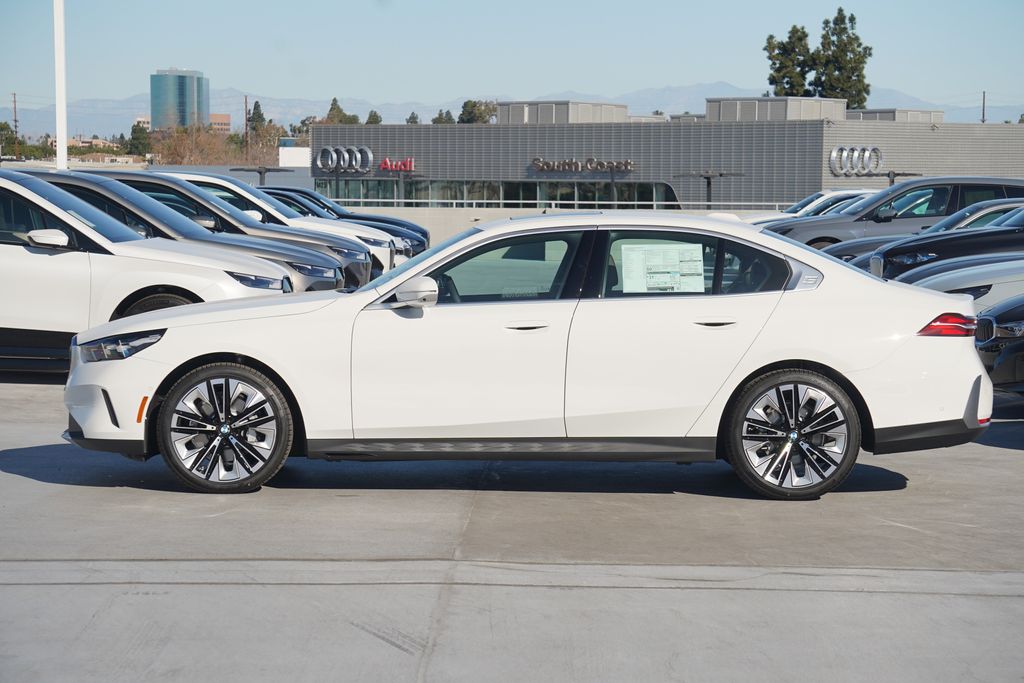 Thumbnail: 2025 BMW 5 Series - 4