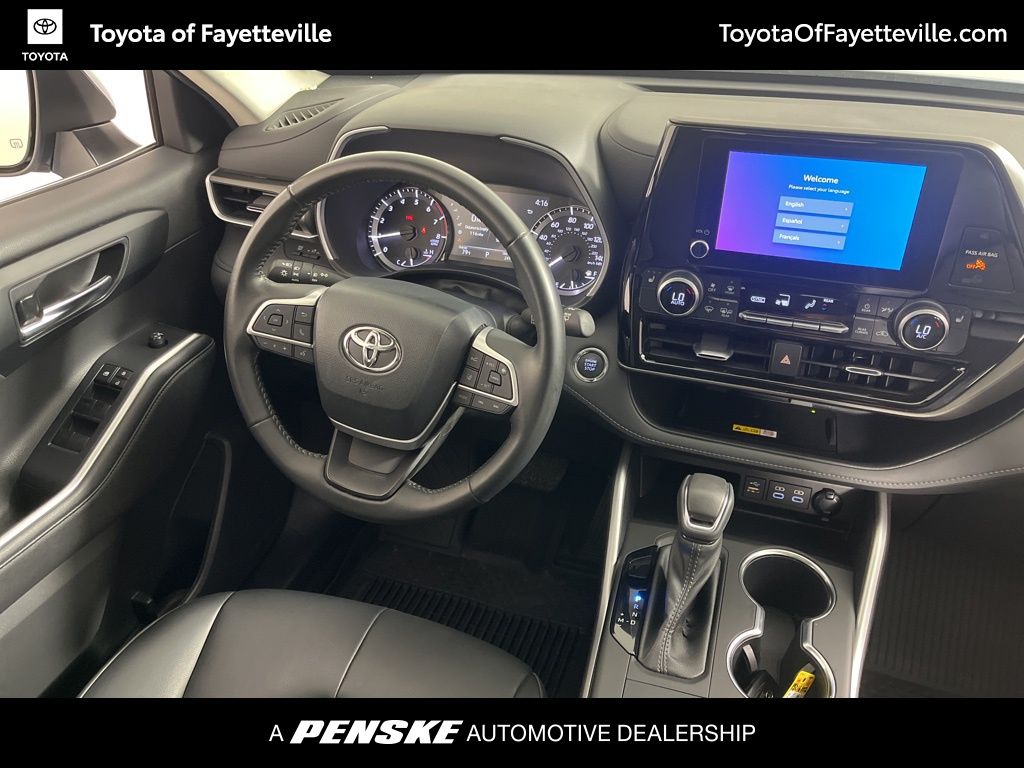 Thumbnail: 2023 Toyota Highlander - 5