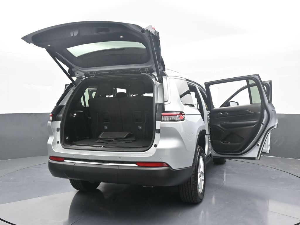 Used 2024 Silver Zynith Jeep Laredo image 76