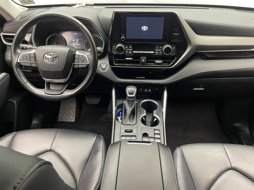 Thumbnail: 2023 Toyota Highlander - 19