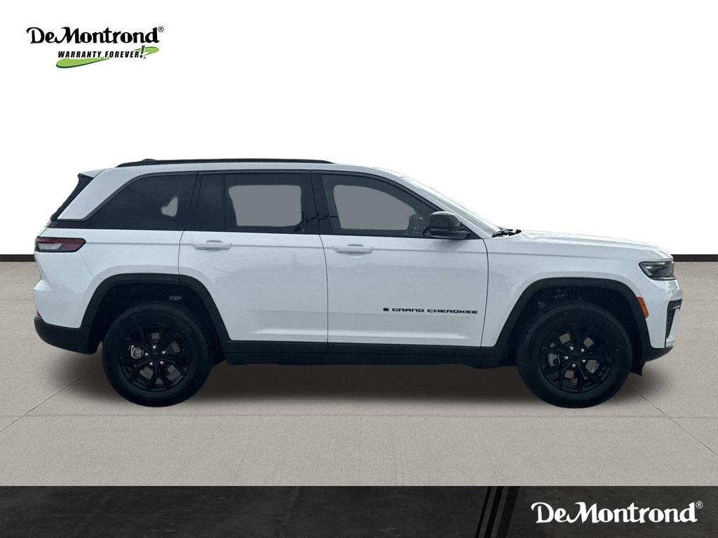 2026 Jeep Grand Cherokee Altitude White at Mac Haik CDJR North Houston
