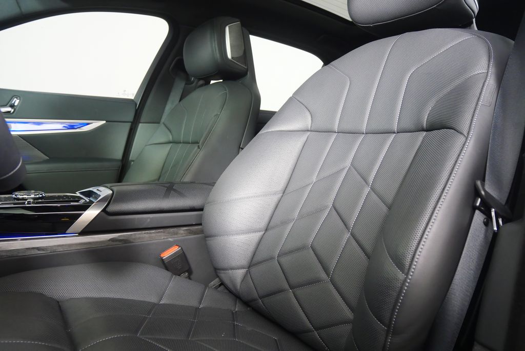 Thumbnail: 2025 BMW i7 - 11