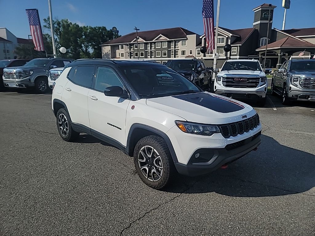 Bright White Clearcoat 2024 Jeep Compass SUV / Crossover Four-Wheel Drive 8-Speed Automatic