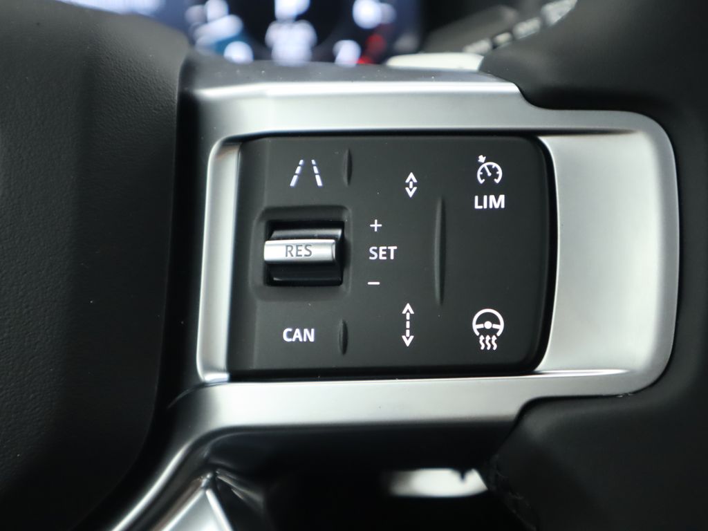 Thumbnail: 2025 Land Rover Discovery - 13