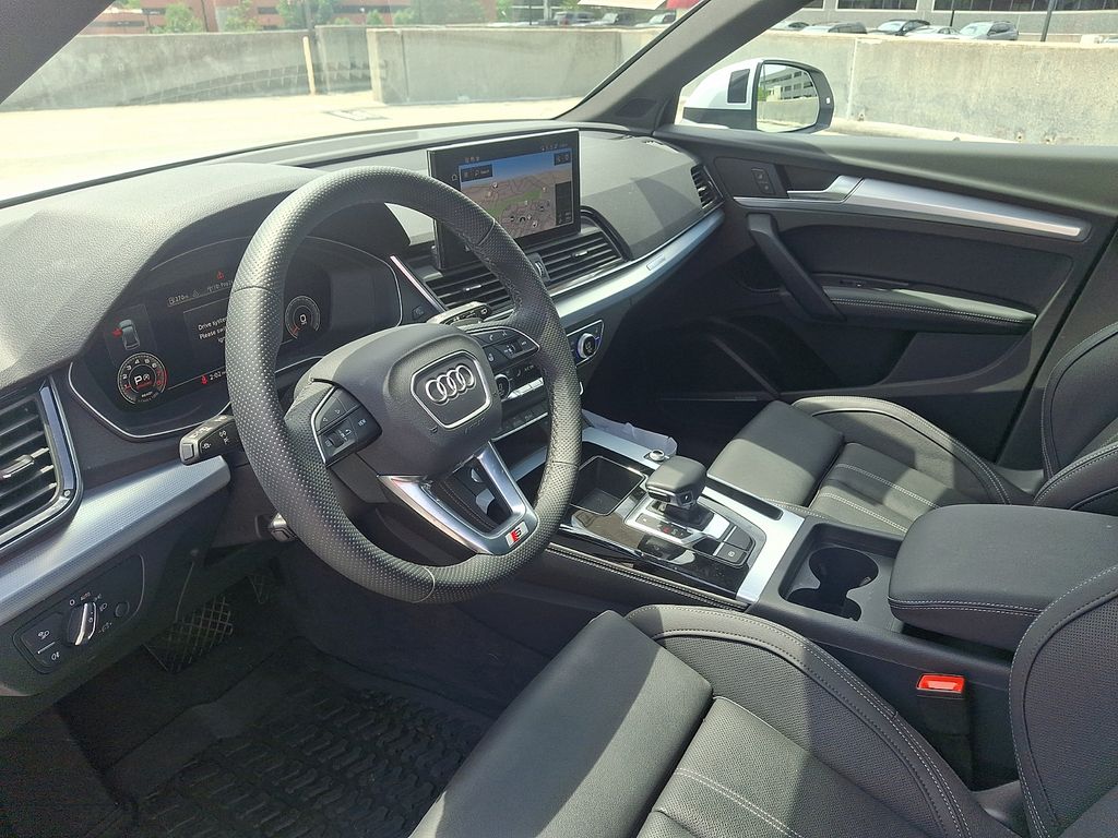 Thumbnail: 2025 Audi Q5 - 4
