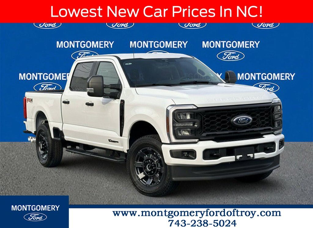 Oxford White 2026 Ford F-250 Super Duty Pickup Truck Four-Wheel Drive Automatic