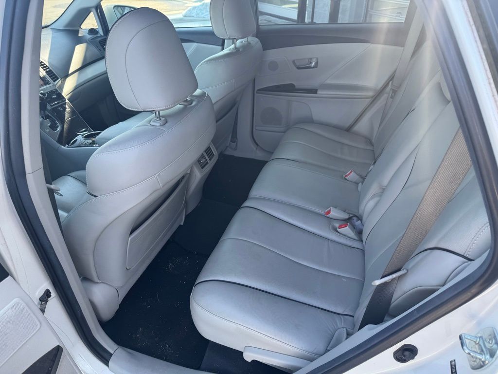 Used 2014  Toyota Limited image 16