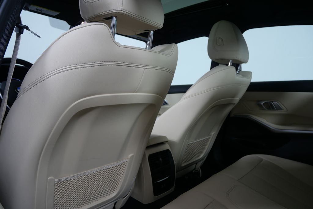 2022 BMW 3 Series 330i xDrive 16